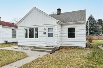 5007 N 24th Pl, Milwaukee, WI 53209-5615