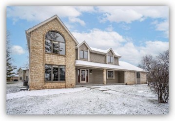 13105 W Scarborough Dr, New Berlin, WI 53151-6121