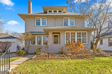 622 N 67th St, Wauwatosa, WI 53213-3953