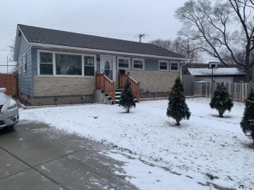 5469 N 75th Ct, Milwaukee, WI 53218-2745