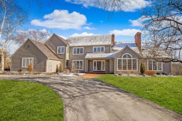 10256 N Range Line Ct, Mequon, WI 53092-5346