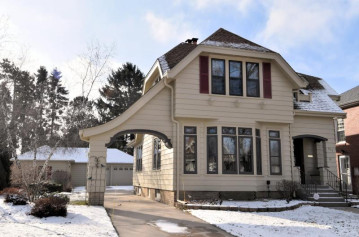 311 Wolff St, Racine, WI 53402-4269