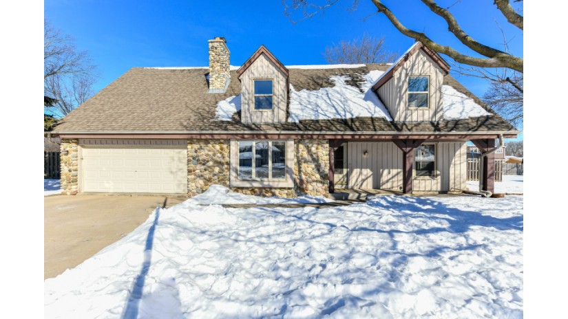 3630 S Sandalwood Ct New Berlin, WI 53151 by Shorewest Realtors $350,000