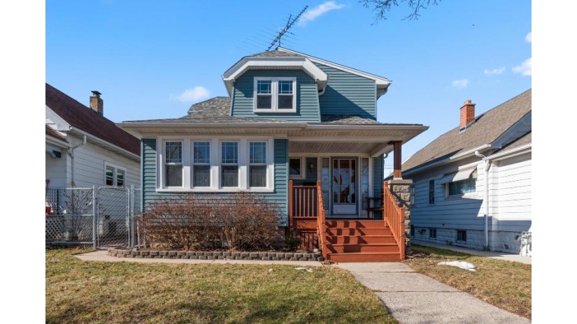 3319 S 19th St Milwaukee, WI 53215 by Keller Williams Prestige $255,000