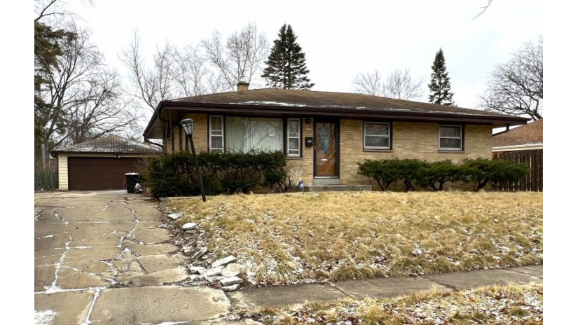 8923 W Daphne St Milwaukee, WI 53224 by Vylla Home $142,500