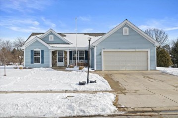 1521 Waters Edge Dr, Oconomowoc, WI 53066-4190