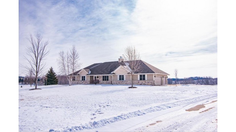 2421 Scenic Dr Farmington, WI 53040 by Emmer Real Estate Group $899,900