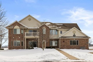 9296 Creekside Cir 212, Pleasant Prairie, WI 53158-3284