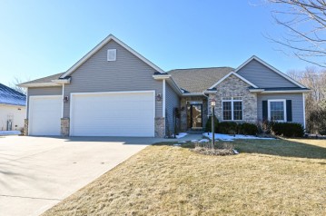 6995 Barney Ct, West Bend, WI 53090-7508