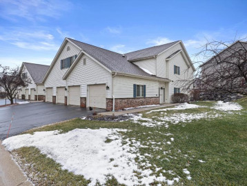 2067 Pine Ridge Ct G, Grafton, WI 53024-3111