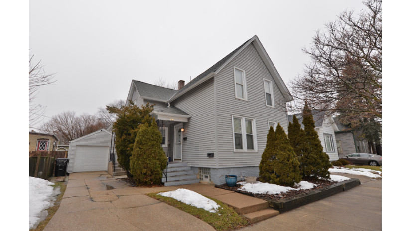 1810 Lasalle St Racine, WI 53402 by Shorewest Realtors $129,900