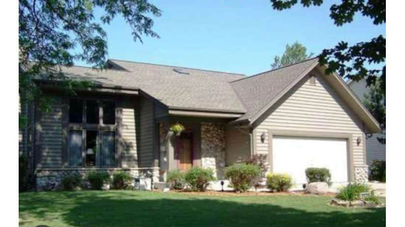 7517 W Woodbury Dr Franklin, WI 53132 by Shorewest Realtors $469,000