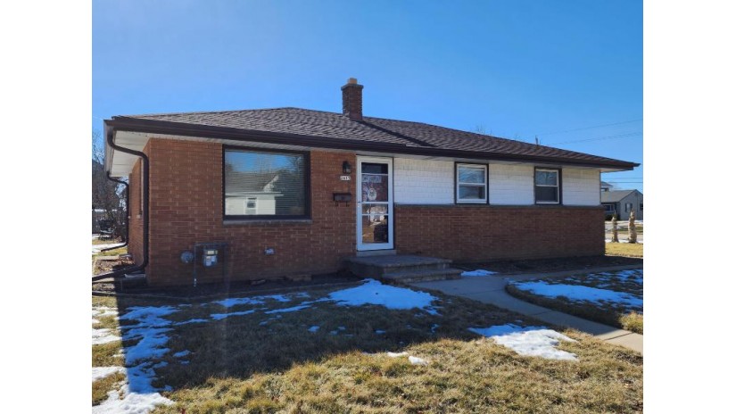 2413 E Armour Ave Saint Francis, WI 53235 by RE/MAX Market Place - 414-949-5397 $265,000