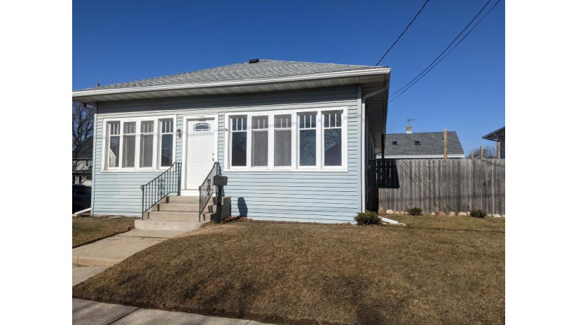 1524 Columbus St Manitowoc, WI 54220 by RE/MAX Port Cities Realtors $143,900