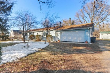 W6816 Brick Church Rd, Walworth, WI 53184