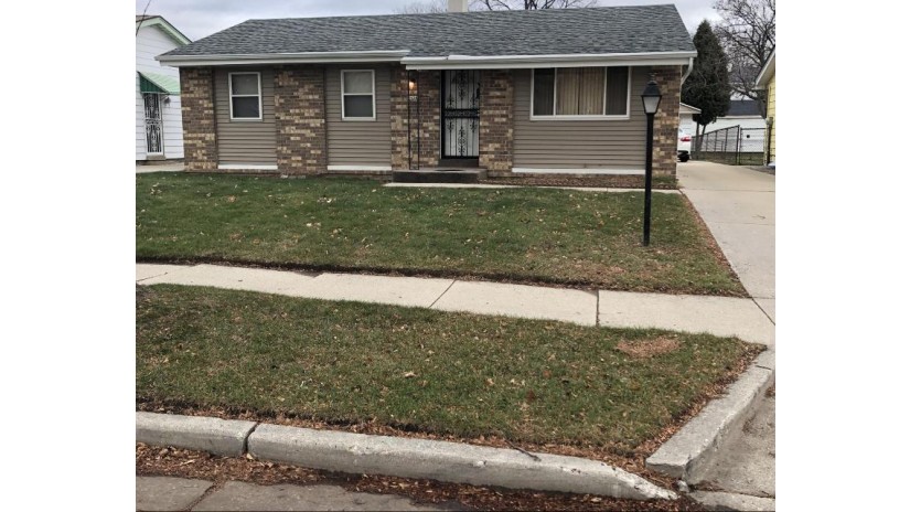 1438 N 18th Ct Milwaukee, WI 53205 by Coldwell Banker Realty $159,900