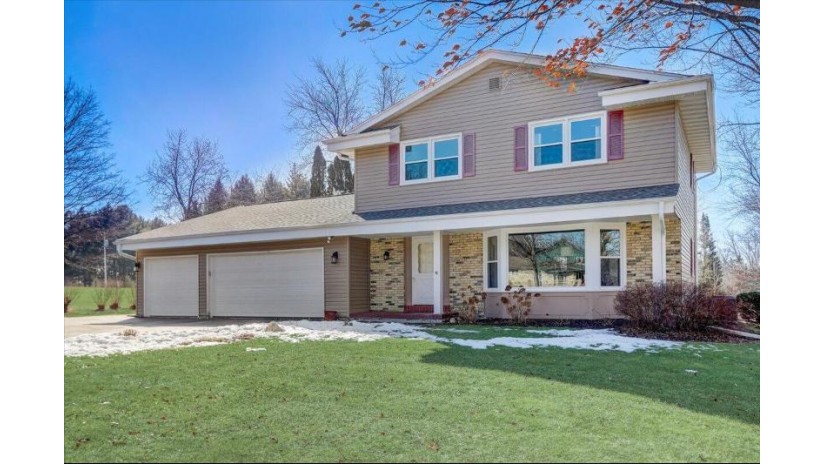 7929 Hill N Dale Ct Cedarburg, WI 53012 by Realty Executives Integrity~Cedarburg $435,000