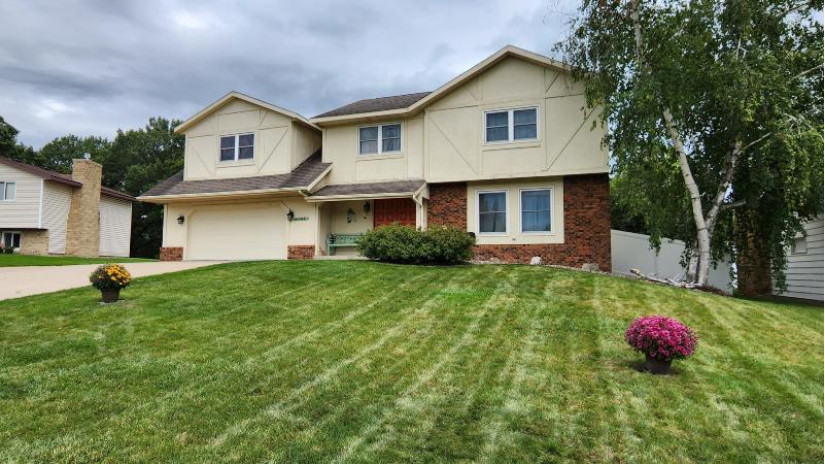 1112 Parkridge Dr Onalaska, WI 54650 by Century 21 Affiliated $399,000