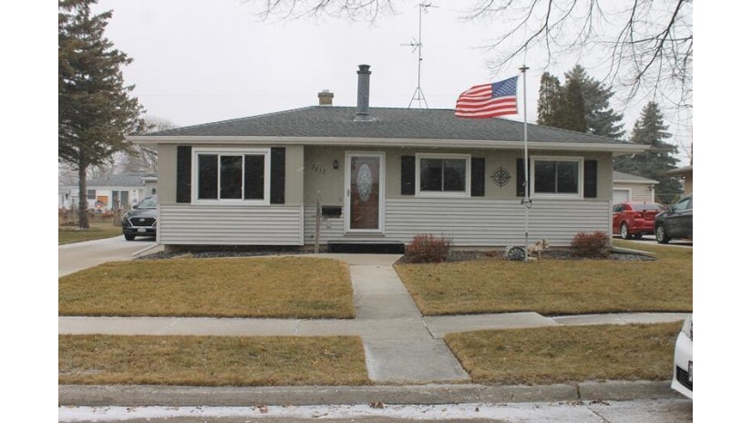 2832 S 20th St Sheboygan, WI 53081 by RE/MAX Universal $195,000