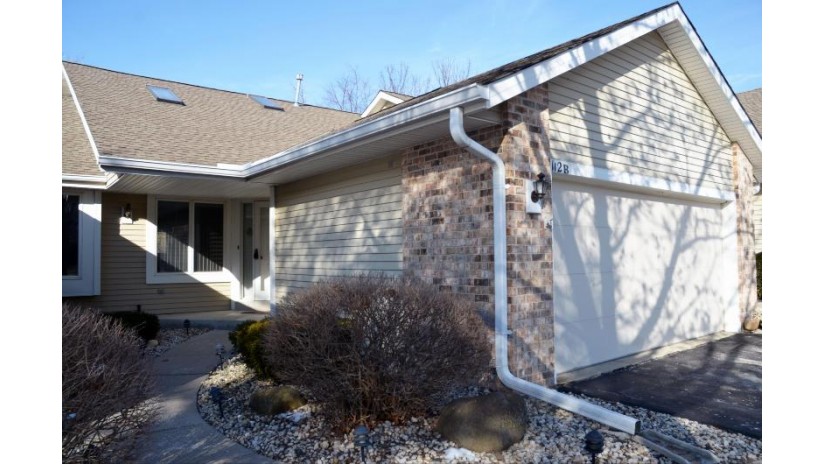 112 E Sutton Pl B Waukesha, WI 53188 by Coldwell Banker HomeSale Realty - Wauwatosa $300,000