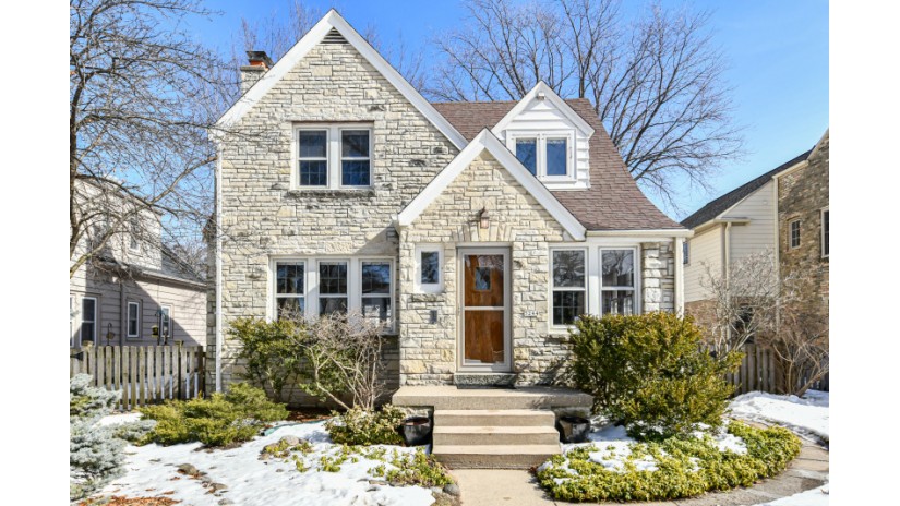 5244 N Shoreland Ave Whitefish Bay, WI 53217 by Shorewest Realtors $469,000