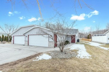 916 Page Ct, Sheboygan, WI 53081-3086