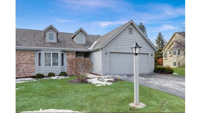 21445 Hallendale Ct Brookfield, WI 53045 by Coldwell Banker Elite - info@cb-elite.com $335,000