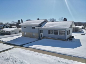 635 2nd St S, La Crescent, MN 55947