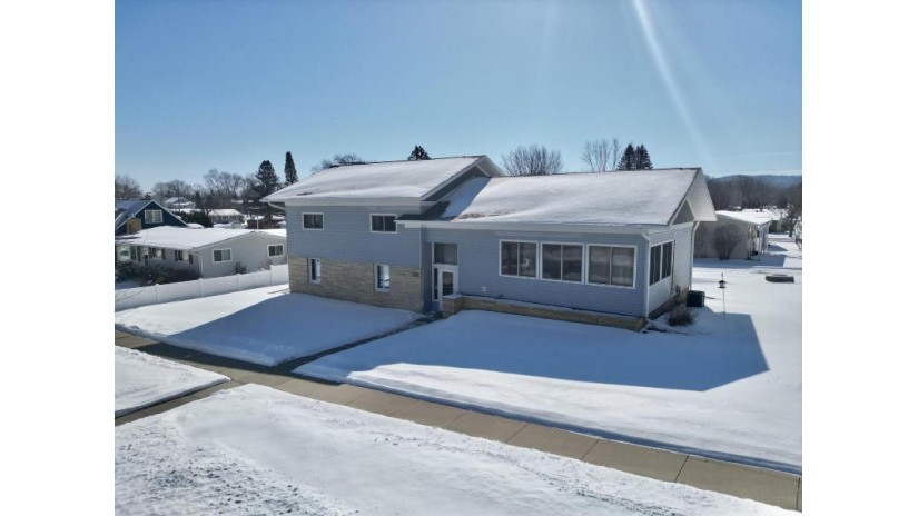 635 2nd St S La Crescent, MN 55947 by Berkshire Hathaway HomeServices North Properties - 608-781-1100 $265,000