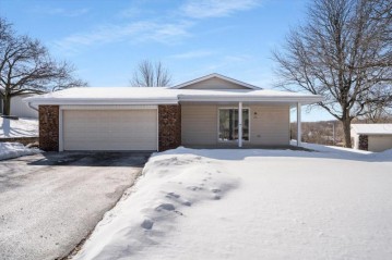 744 Tamarack Dr W, West Bend, WI 53095-3622