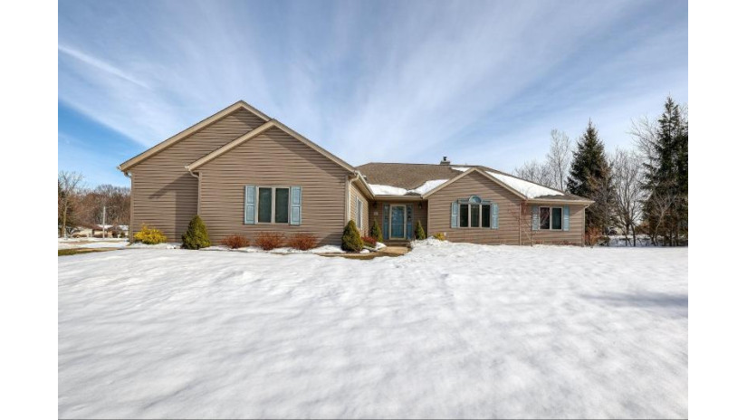 42 E Shore Dr Random Lake, WI 53075 by Keller Williams Realty-Milwaukee Southwest - 262-599-8980 $375,000