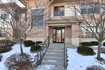 W129N6811 Northfield Dr 208, Menomonee Falls, WI 53051-0511