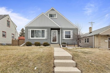 3509 S 33rd St, Milwaukee, WI 53221-1116