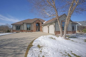 1539 Fox River Run, Mukwonago, WI 53149-7903