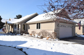 N21W24303 E Parkway Meadow Cir A, Pewaukee, WI 53072-6410