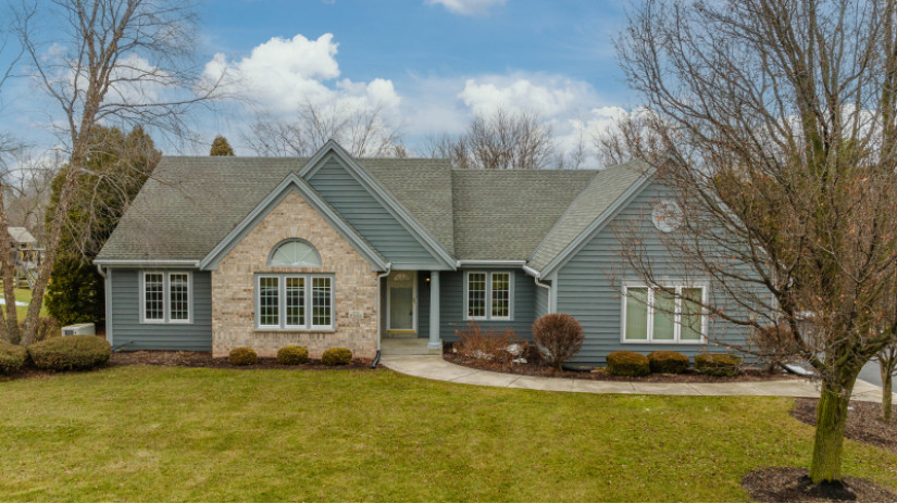 N52W16026 Bette Dr Menomonee Falls, WI 53051 by Shorewest Realtors $449,900