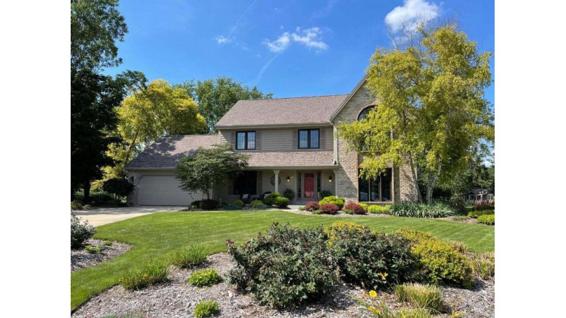 2273 S Woodshire Ct New Berlin, WI 53151 by Realty Executives Integrity~Cedarburg $610,000