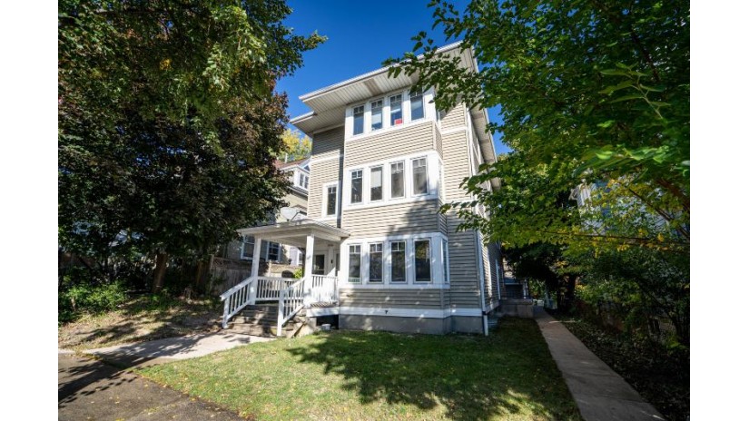 2910 N Newhall St Milwaukee, WI 53211 by Livewell REM, LLC $624,900