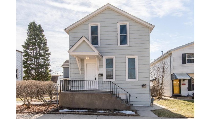 2313 E Morgan Ave Milwaukee, WI 53207 by Keller Williams North Shore West $275,000