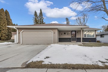 3949 S 17th Pl, Sheboygan, WI 53081-7561