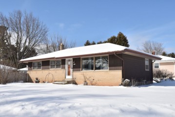 1525 Scott Rd, Port Washington, WI 53074