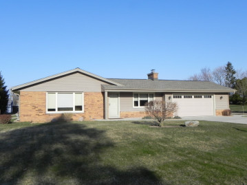 4845 S 82nd St, Greenfield, WI 53220-4217