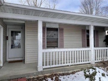 221 Park Ave, Sharon, WI 53585