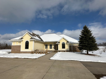 3414 Mayfield Ct, Polk, WI 53076-9100