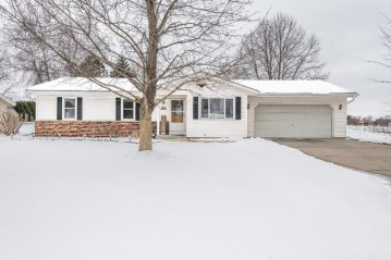 W196N16591 Hawthorn Dr, Jackson, WI 53037