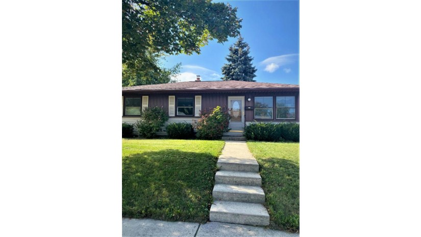 1902 17th Ave Kenosha, WI 53140 by Lake To Lake Realty Group LLC $220,000