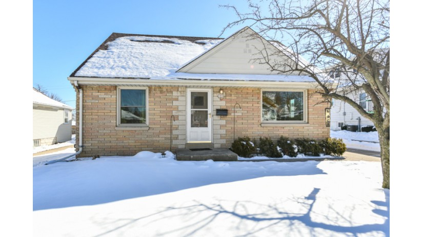 1314 S 96th St West Allis, WI 53214 by Shorewest Realtors $239,900