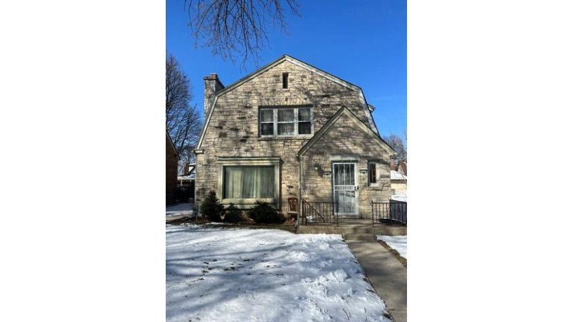 3925 N 40th St 3927 Milwaukee, WI 53216 by VERA Residential Real Estate LLC $149,900