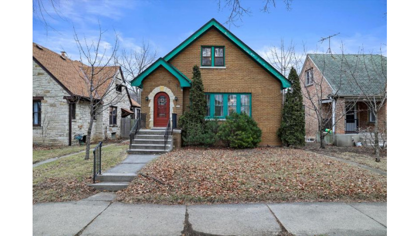 3276 N 52nd St Milwaukee, WI 53216 by Keller Williams Realty-Milwaukee Southwest - 262-599-8980 $170,000