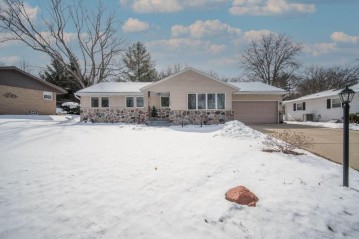 1033 E Wabash Ave, Waukesha, WI 53186-6756